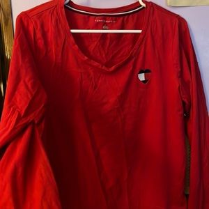 Red tommy shirt m .